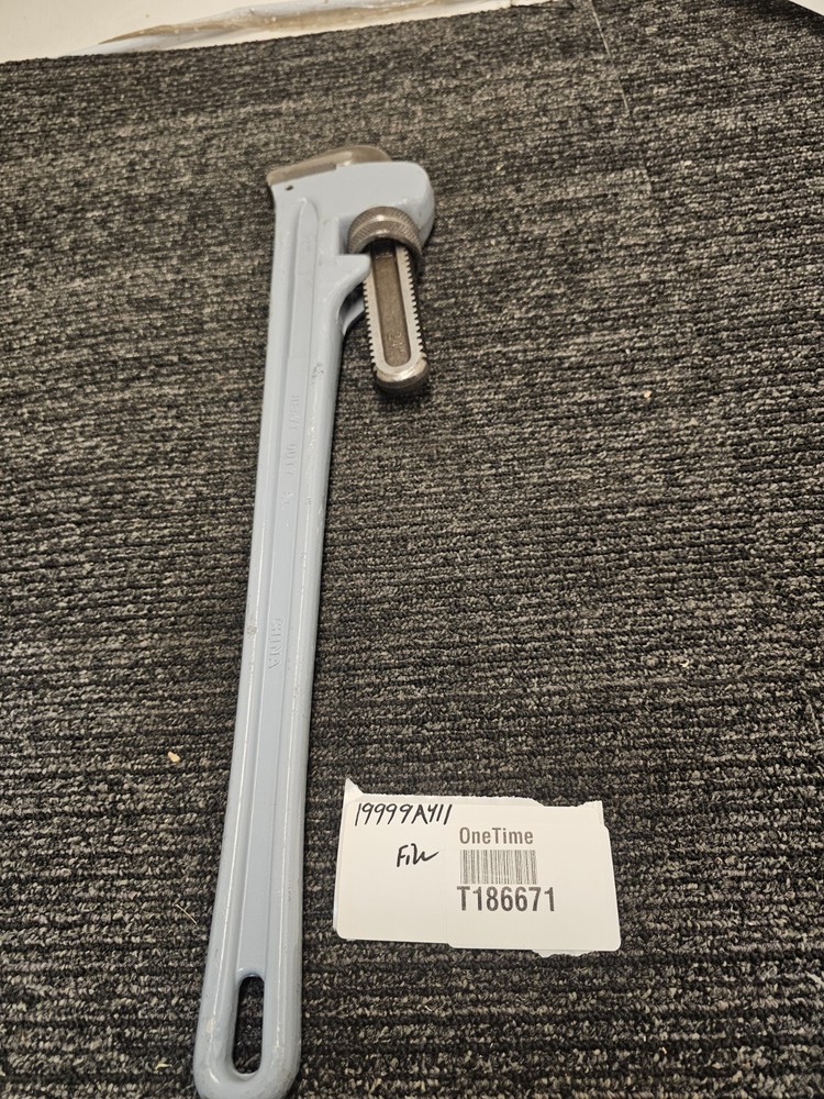 Adjustable Jaw Pipe Wrench 24" Size 21' Length Closed
