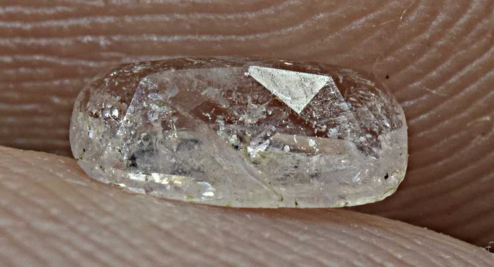 0.30 CARAT FLUORESCENT PHOSPHORESCENT SHARP TENEBRESCENT FACETED HACKMANITE