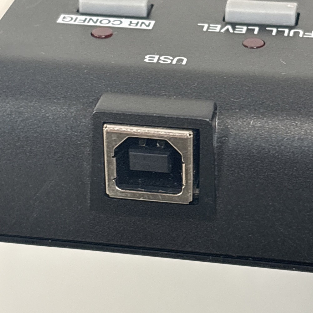 AKAI Professional MPD18 Compact USB MIDI Pad Controller - No Cords