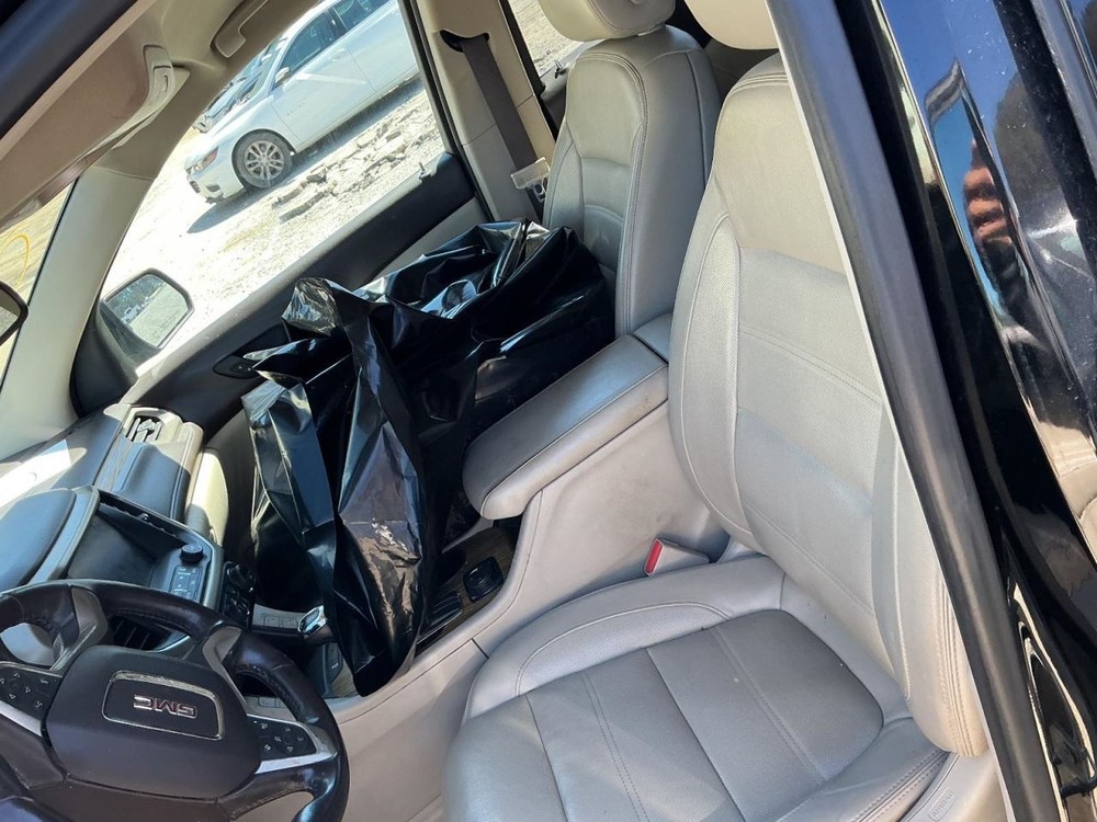 ACADIA 2017 Glove Box 4996024