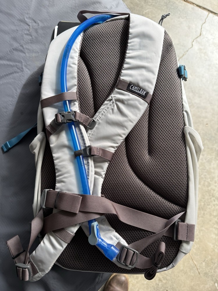 CamelBak Cloud Walker 18 Hydration Pack 2.5L Gray Adjustable Pockets