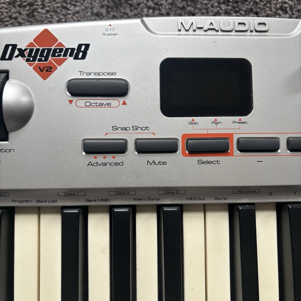 M-Audio Oxygen 8 v2 MIDI USB Keyboard Controller 25-Key Compact Great Condition