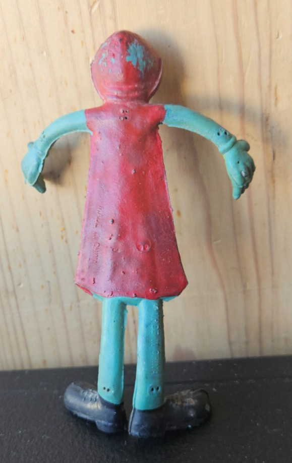 VAMPIRE / DRACULA GREEN / RED BENDABLE FIGURE.