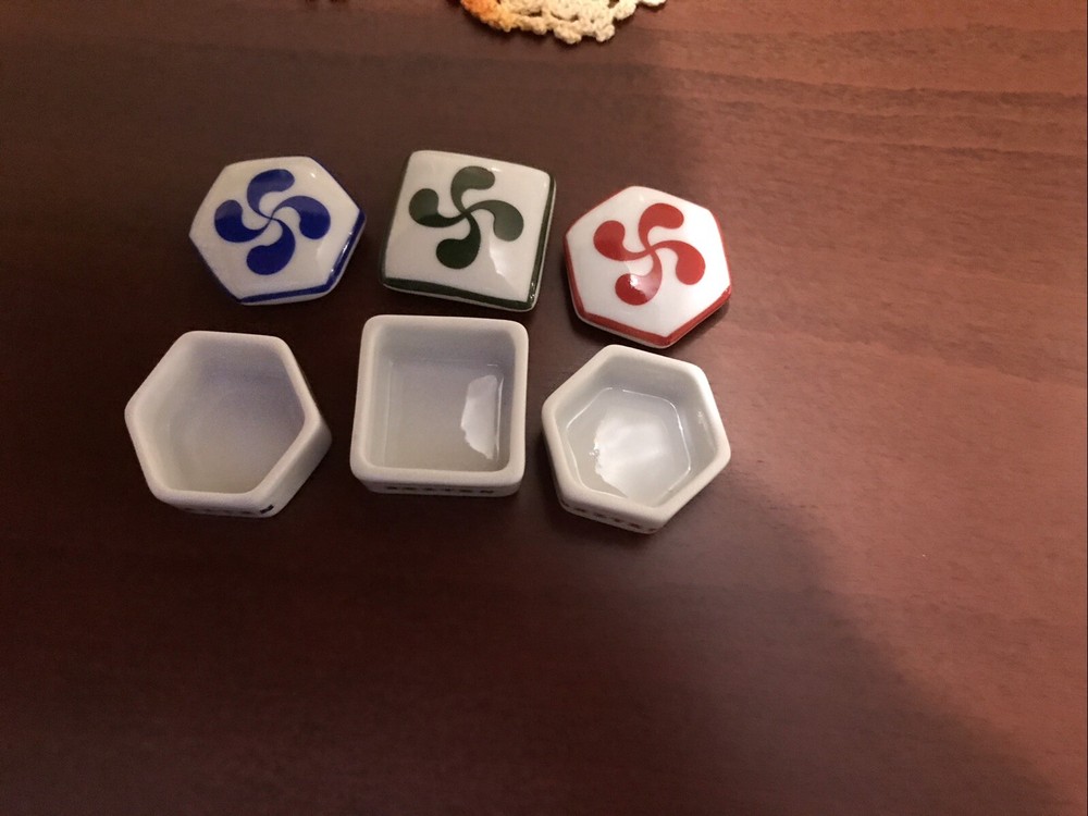 Baztan Cross Symbol Ring Bisque Boxes
