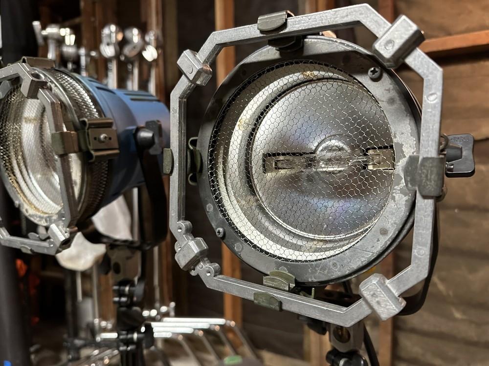 ARRI Arrlite 1000 two light set with case, stands & Spare Bulbs