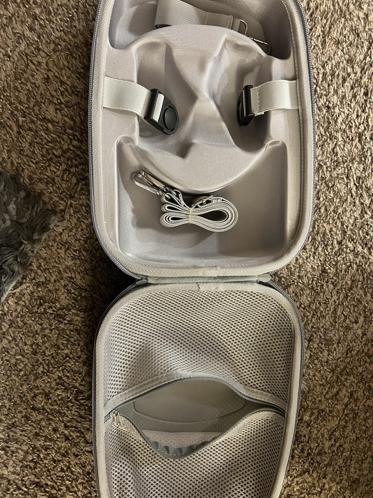 VR headset carrying case for oculus quest 2