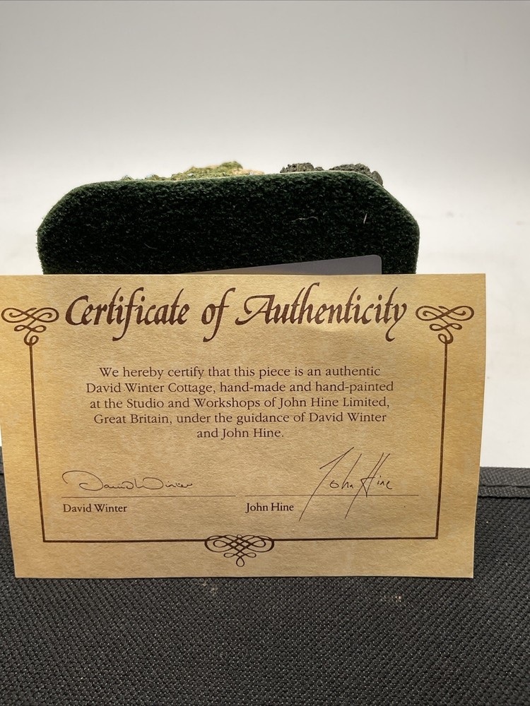 The Abbey - 1996 David Winter - Includes Box & COA