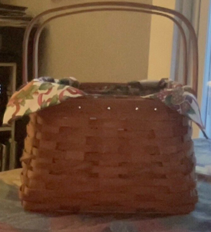 2000 Longaberger Basket. Cloth &Plastic Insert. Square. Original Tag in Center.