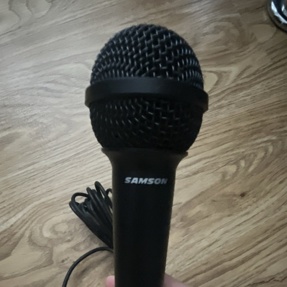 Samson Handheld/Stand-Held Wired Microphone 3.5mm On/Off Switch Black Audio