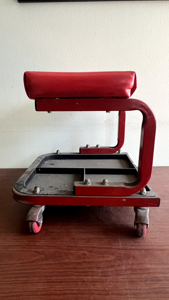 Torin BIG RED Rolling Creeper Seat with Tool Tray - Rolling Garage