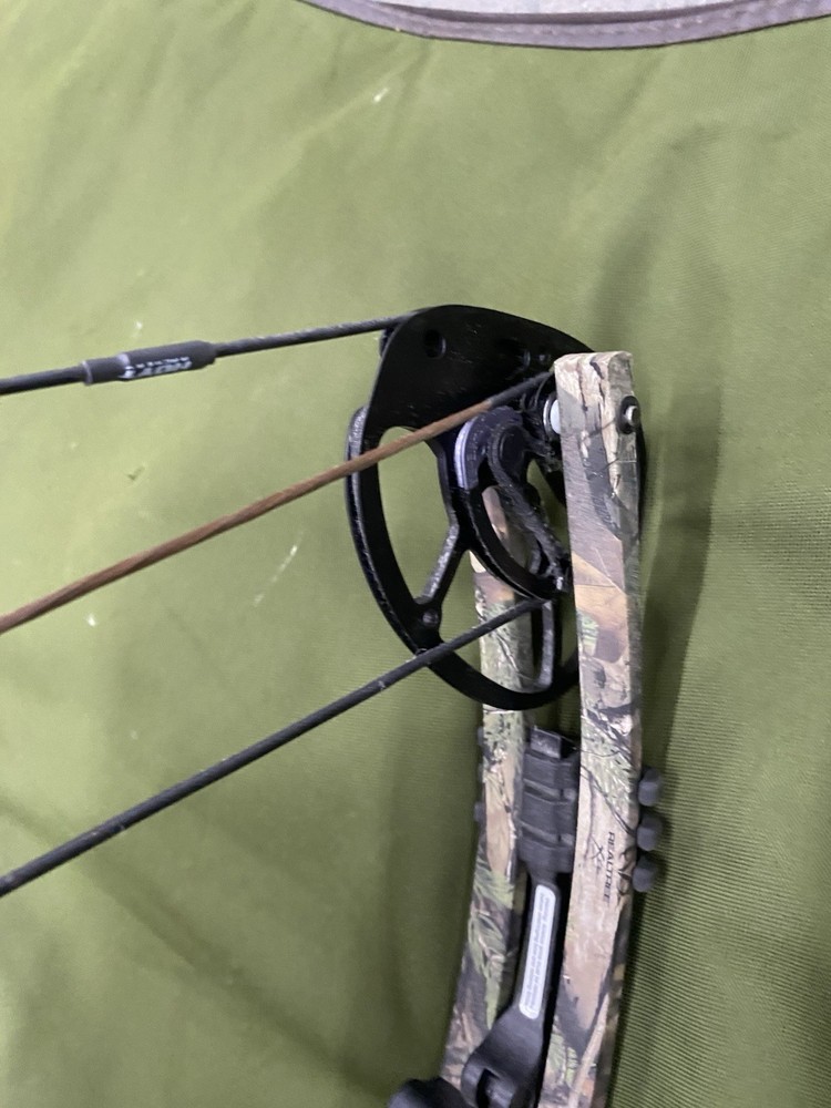 Hoyt Nitrum Turbo 60 WT 29 Draw Compound Bow Bundle