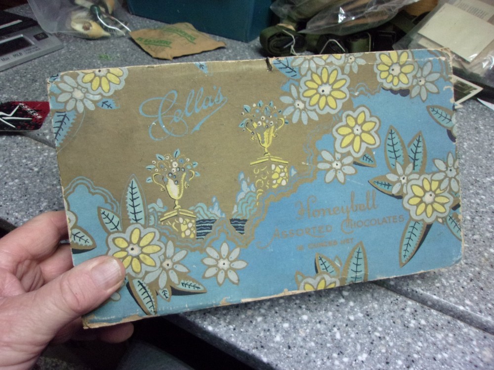 C32 vintage Honeybell assorted chocolates box