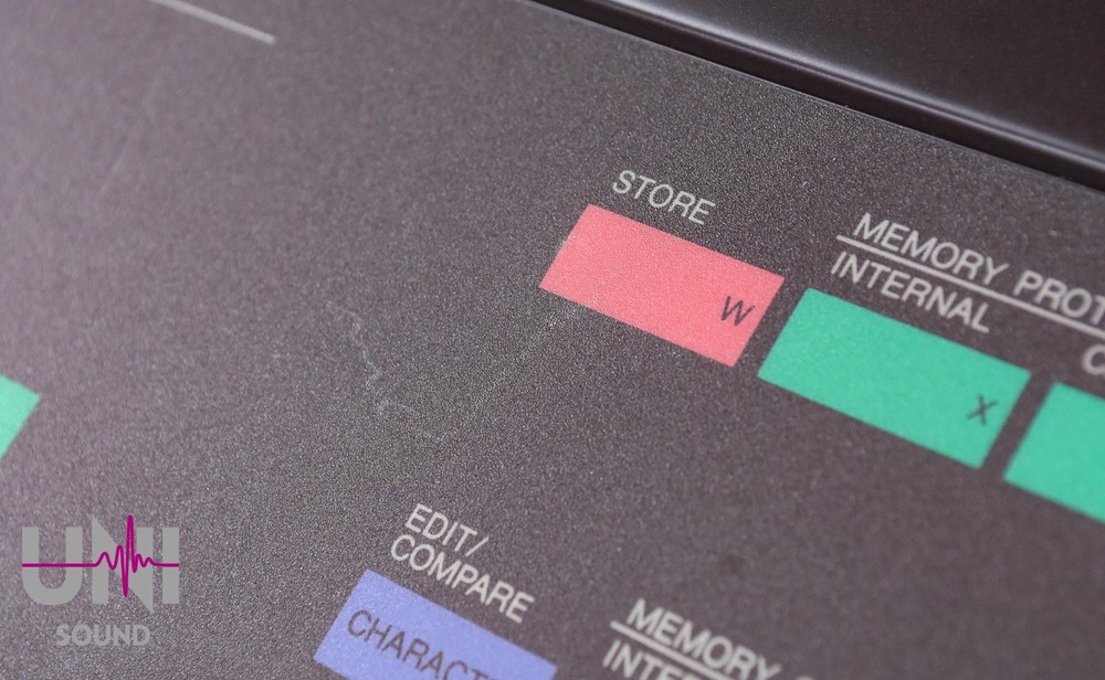 YAMAHA DX7 Digital Programmable Algorithm Synthesizer in Very Good Condition