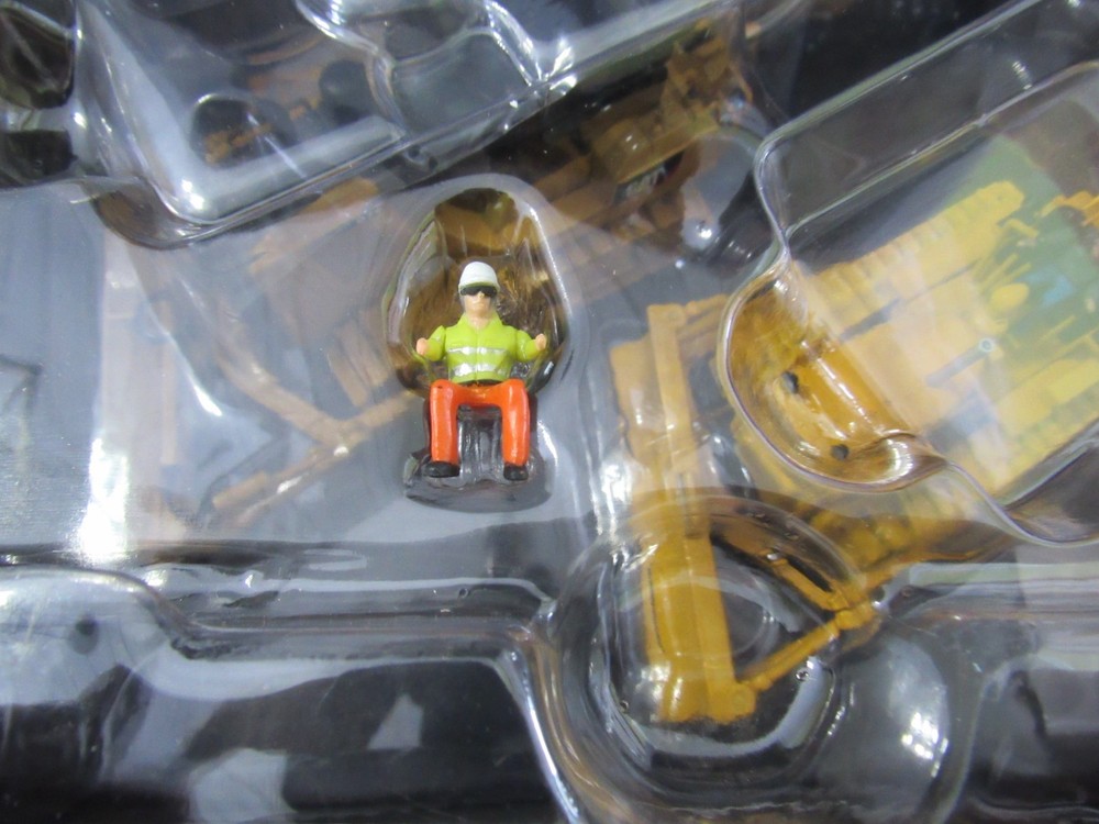 DIECAST MASTERS 1/50 EVOLUTION SERIES CATERPILLAR TRACK TYPE TRACTOR SET - NIB