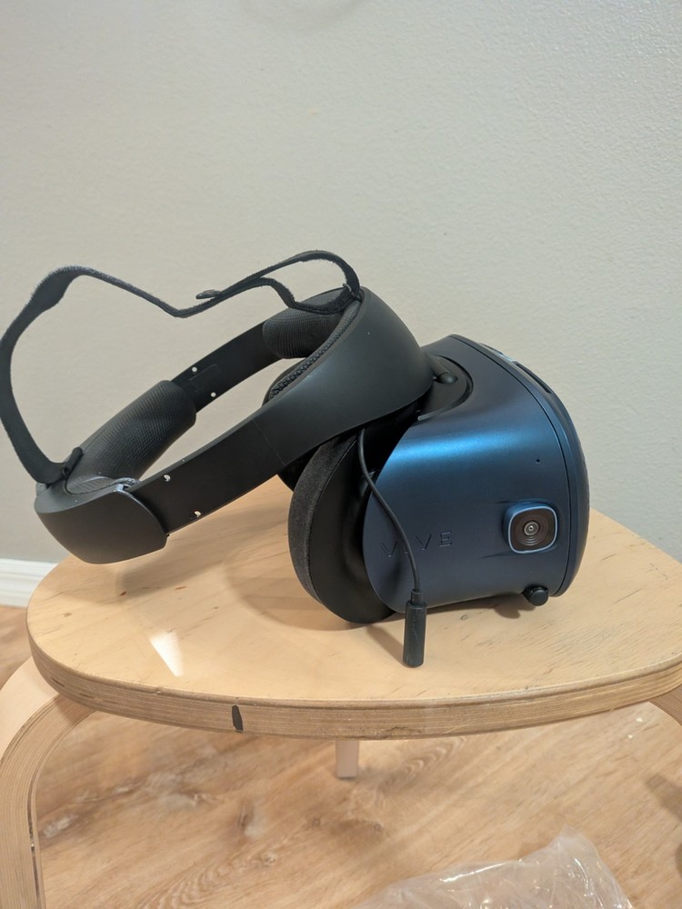 HTC Vive Cosmos PC VR, Virtual reality Headset Only
