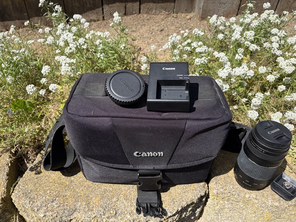 2016 Canon EOS Rebel T6 (W) Camera Bundle w/ 32GB Memory Card