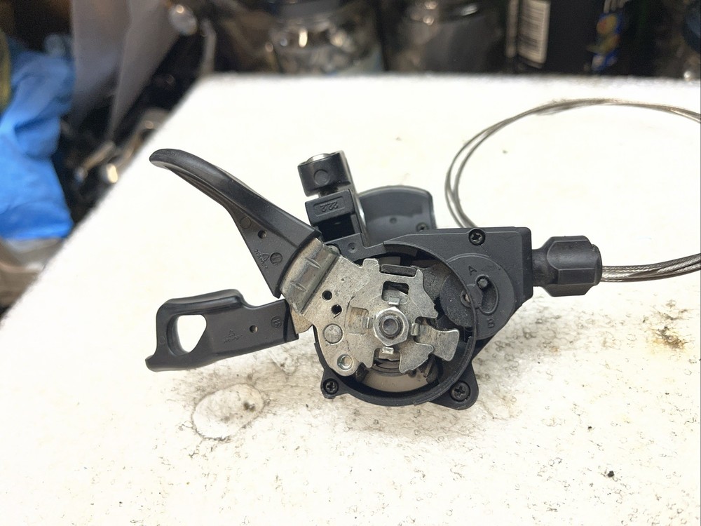 Left Front Shimano SLX 3 SL-M670 2/3 Speed Trigger Shifter With Shift Indicator