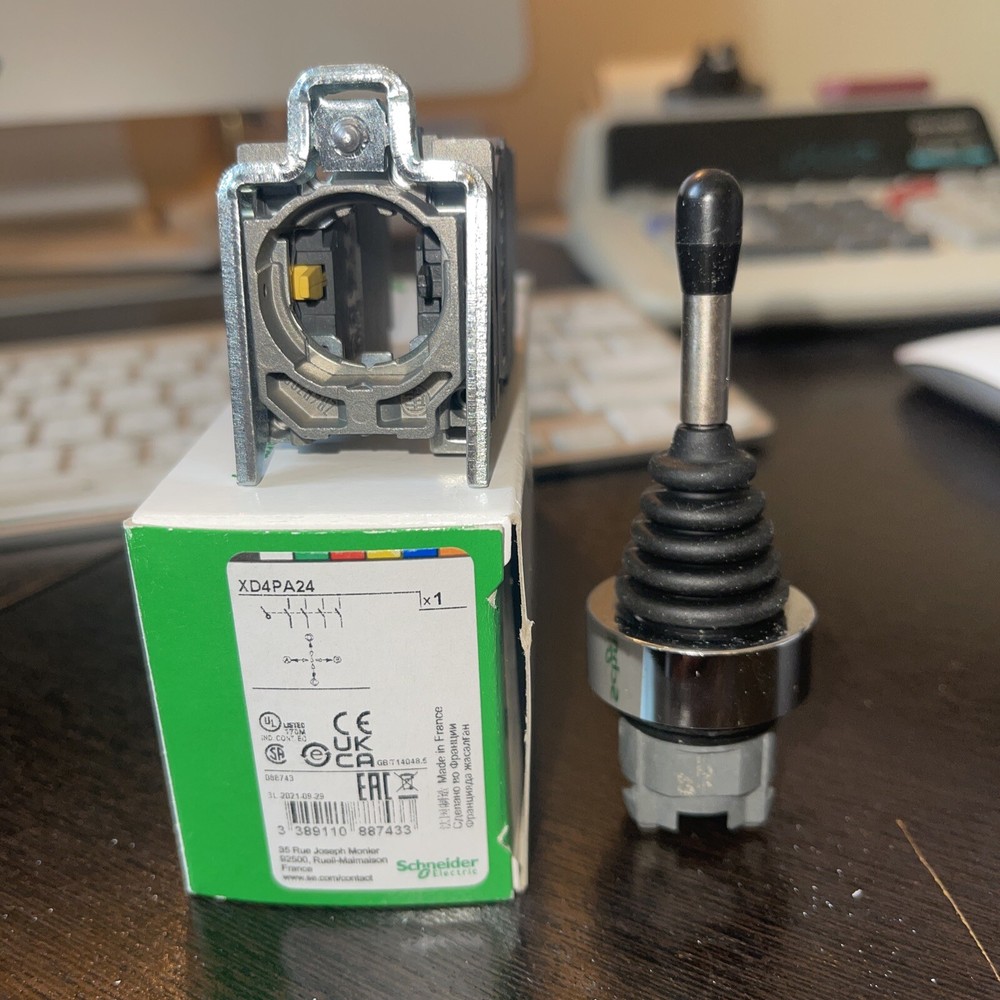 XD4PA24. 4 Position Joy Stick Spring Return. Schneider