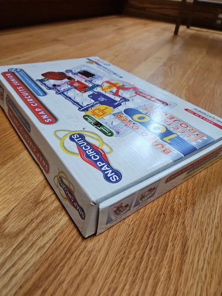 Snap Circuits Jr. SC-100 Electronics Discovery Kit