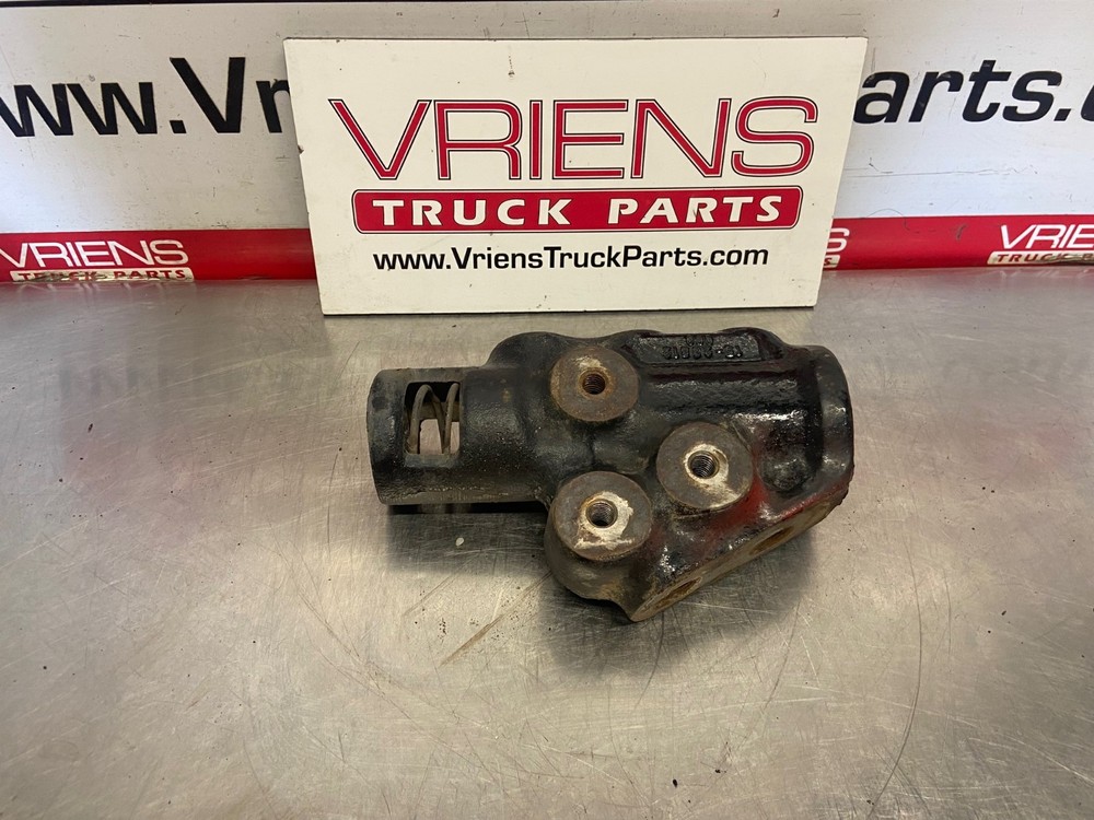 FREIGHTLINER 15-23812-000 BRACKET-TOW HOOK