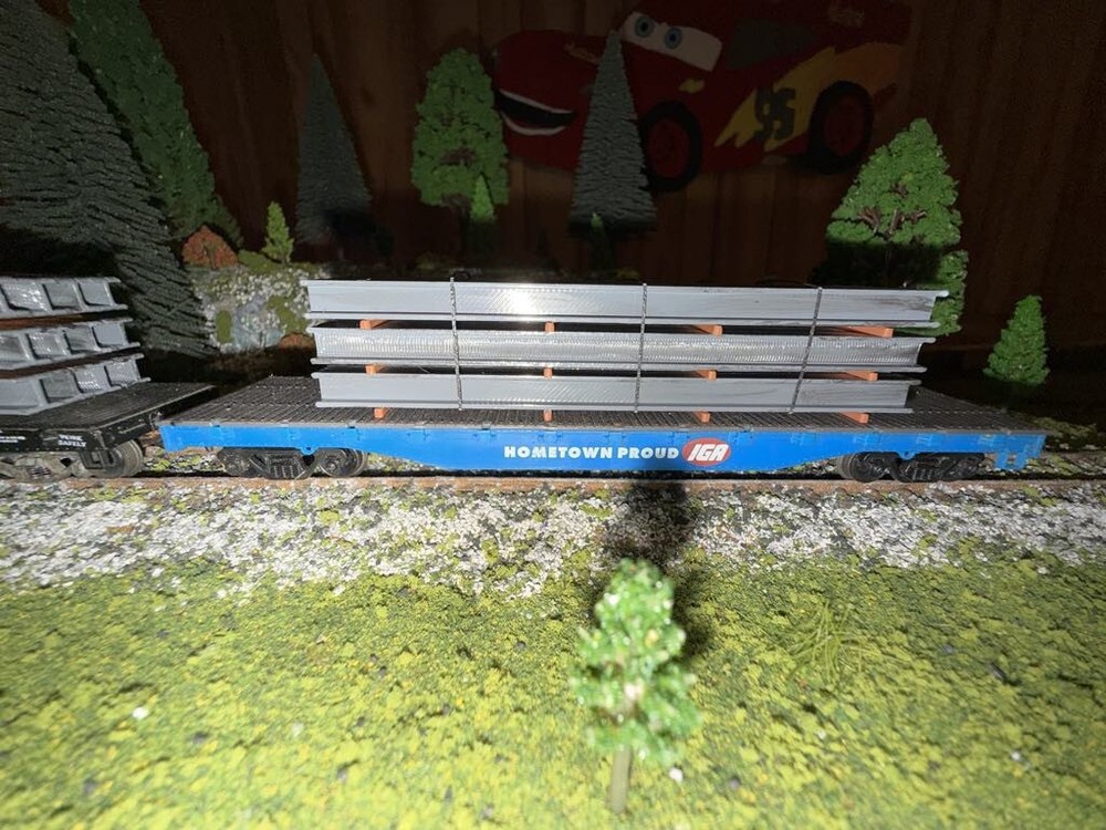 1:87 HO Scale Ibeam Load/Decor - Tall Stack W/ Blk Straps
