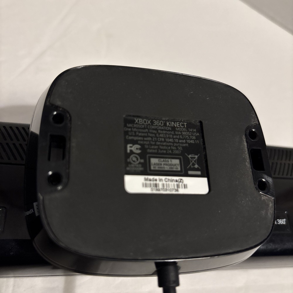 Microsoft Xbox 360 Kinect Sensor Bar 1414 Bundle + 8 Games *TESTED WORKING*