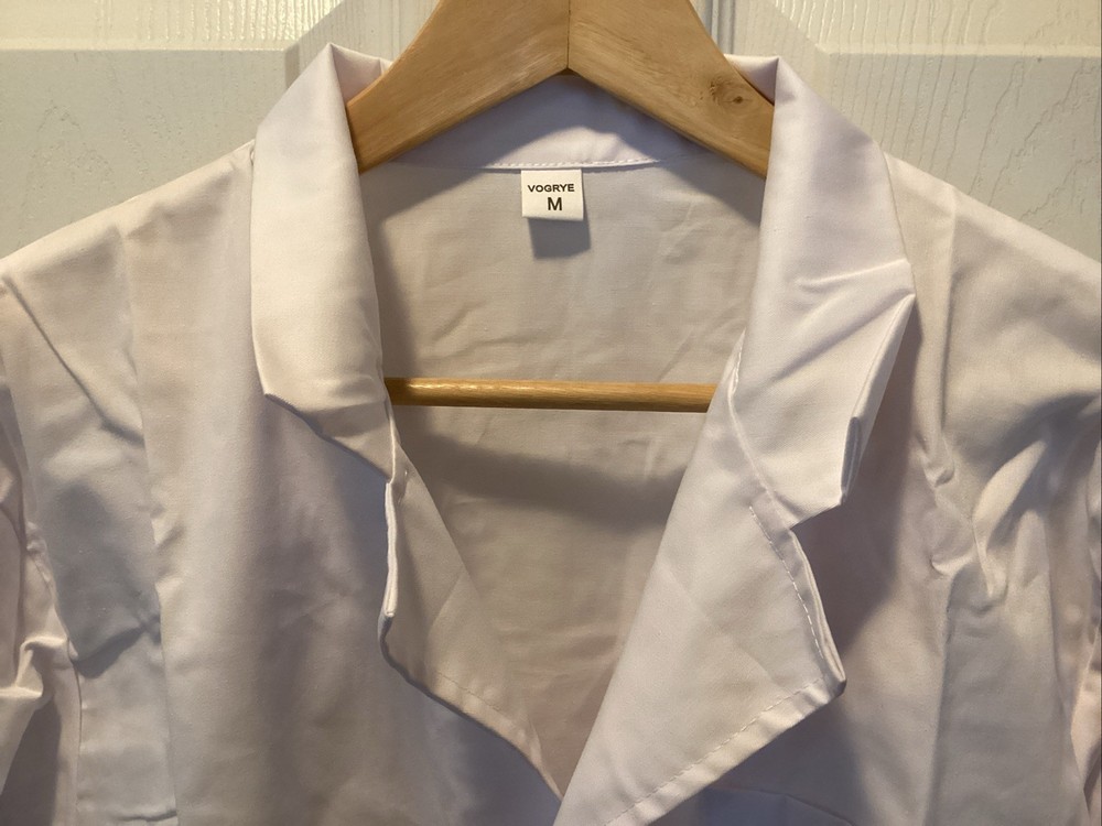 New, White Lab coat,, size M button down coat three front pockets