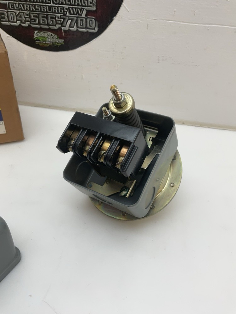Square D 9013 Type GMG2 Ser. C Pressure Switch NIB