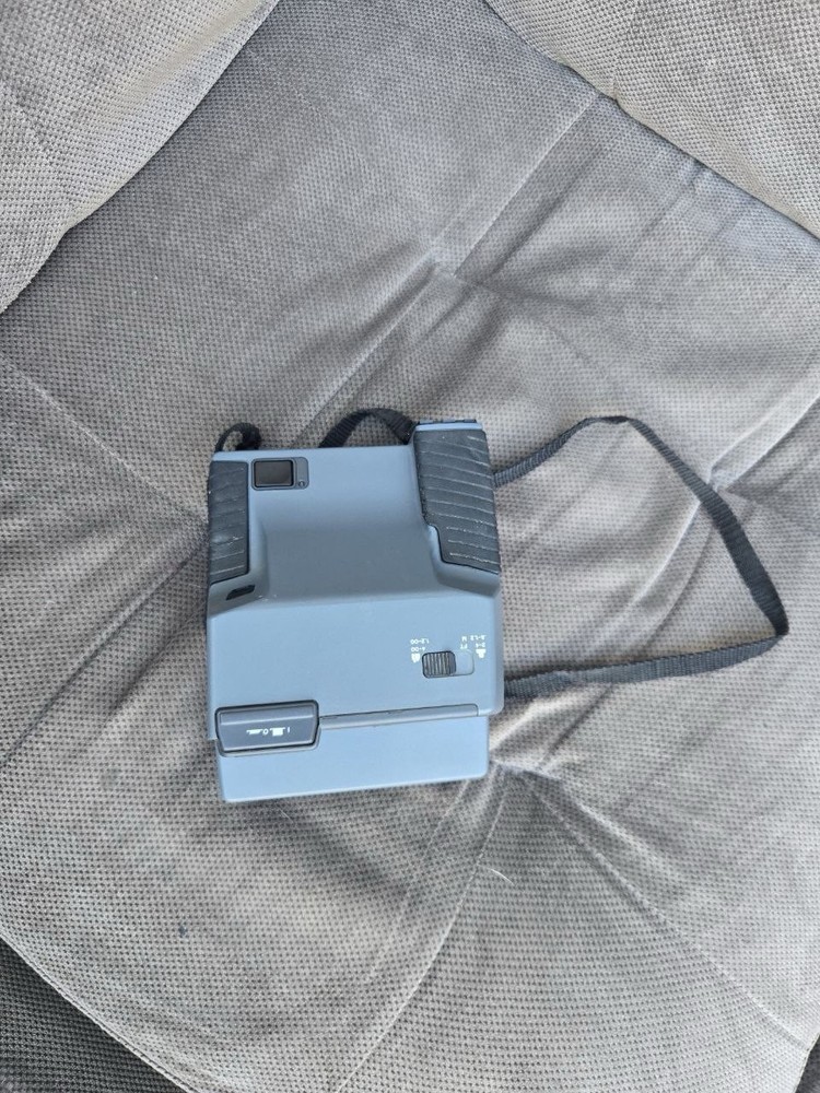 vintage polaroid camera￼