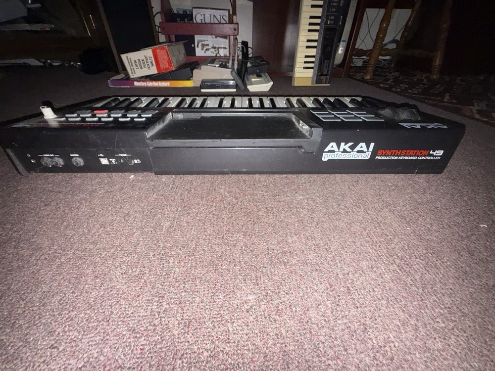 Akai SynthStation 49 Keyboard Controller Drum Pads Modulation Wheel USB
