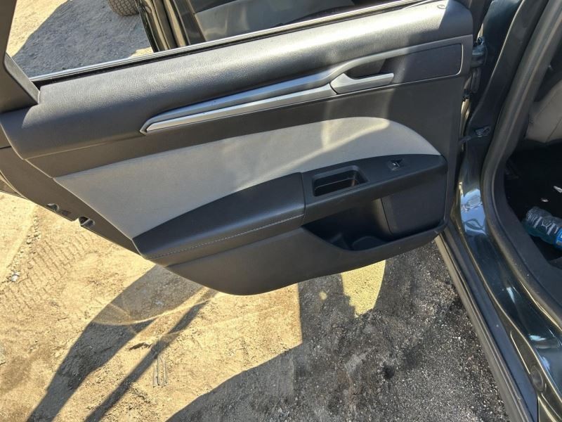 FUSION 2015 High Mounted Stop Light 104718171