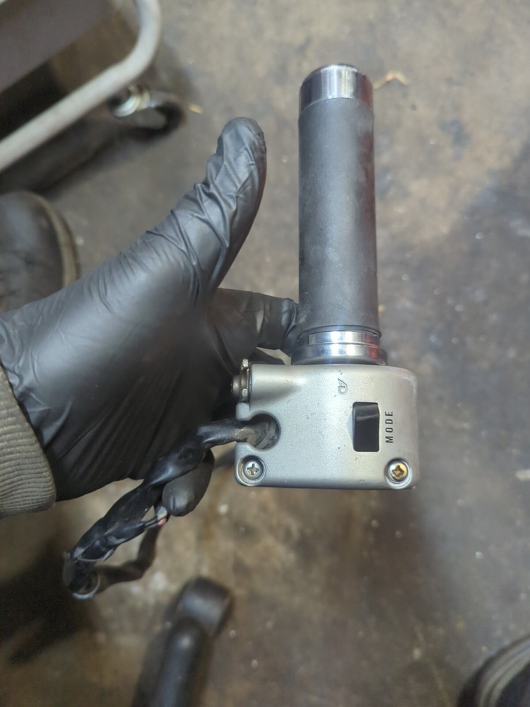 2003 Victory V92 Oem Right Side Switch Button Start Kill Throttle Handle Tube