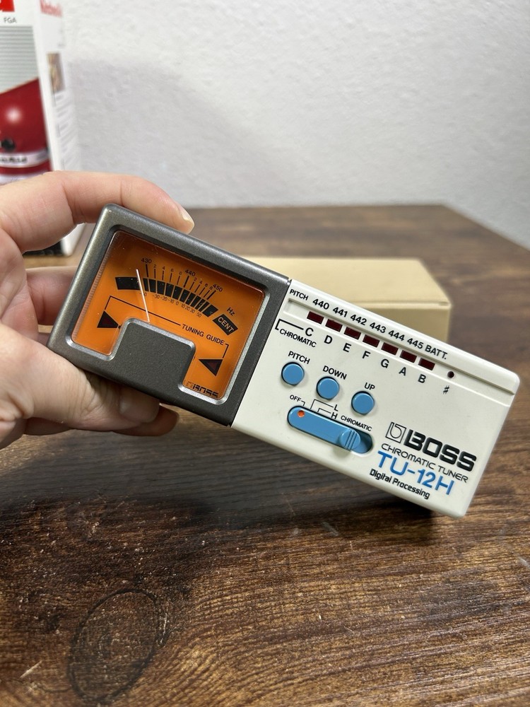 BOSS TU-12H Chromatic Tuner & Analog Meter ~ Digital Processing ~ Case