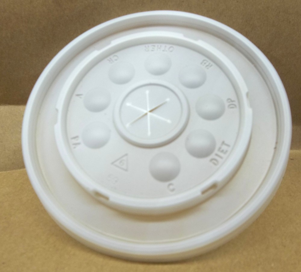 ONE CASE 1080 CLEAR FLAT PLASTIC COLD DRINKING LIDS WITH STRAW SLOT SIZE Q