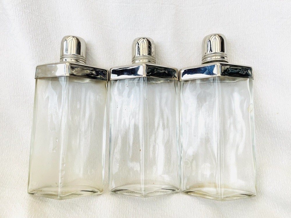 SPLENDID HUNTING STIRRUP CUP CASE WITH THREE SILVER PLATE MOUNTED FLASKS.