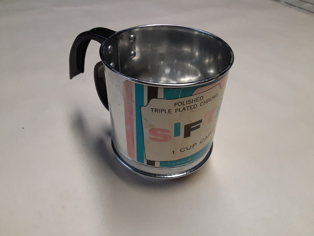 Vintage 1 cup flour sifter