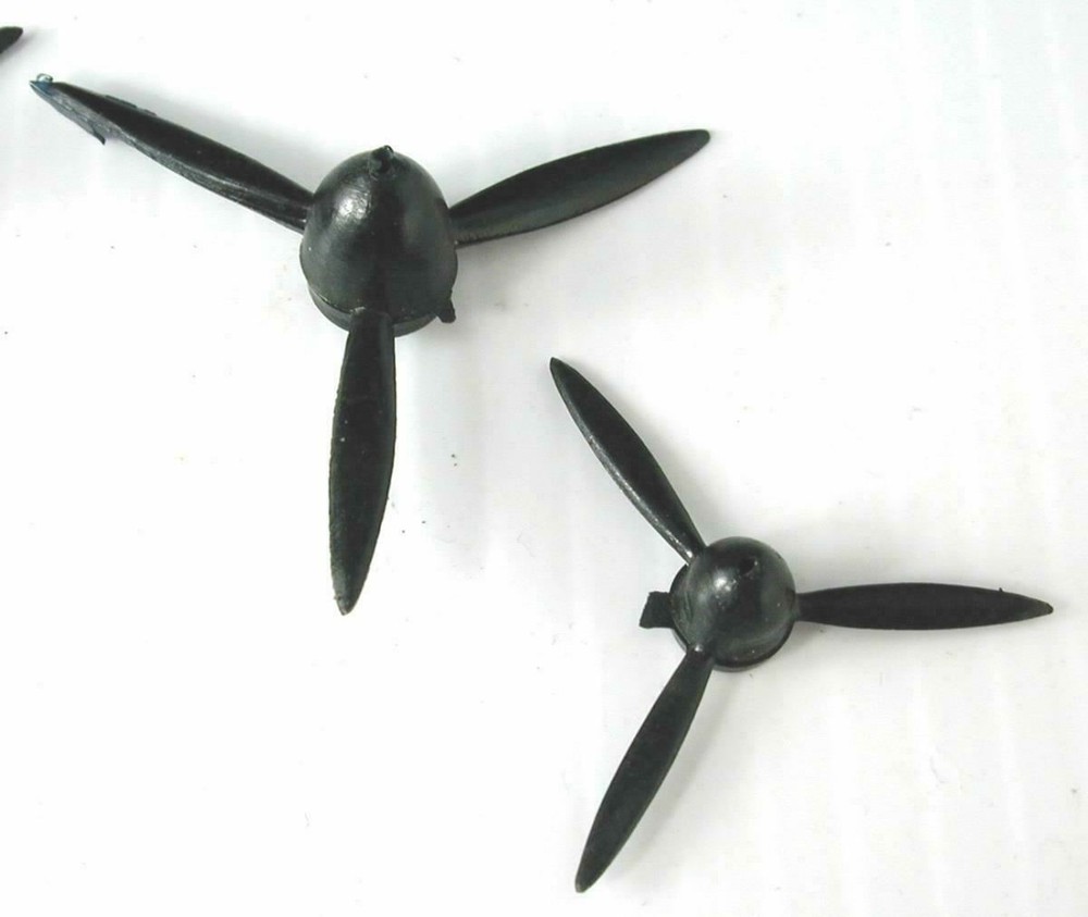 PROPELLERS LARGE AND SMALL (4 Each) HO