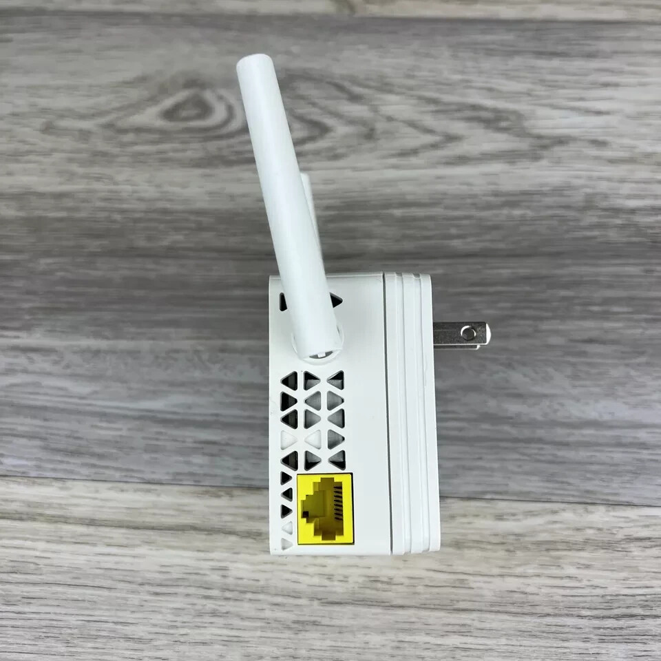 NETGEAR Wi-Fi Range Extender EX3700 - Used