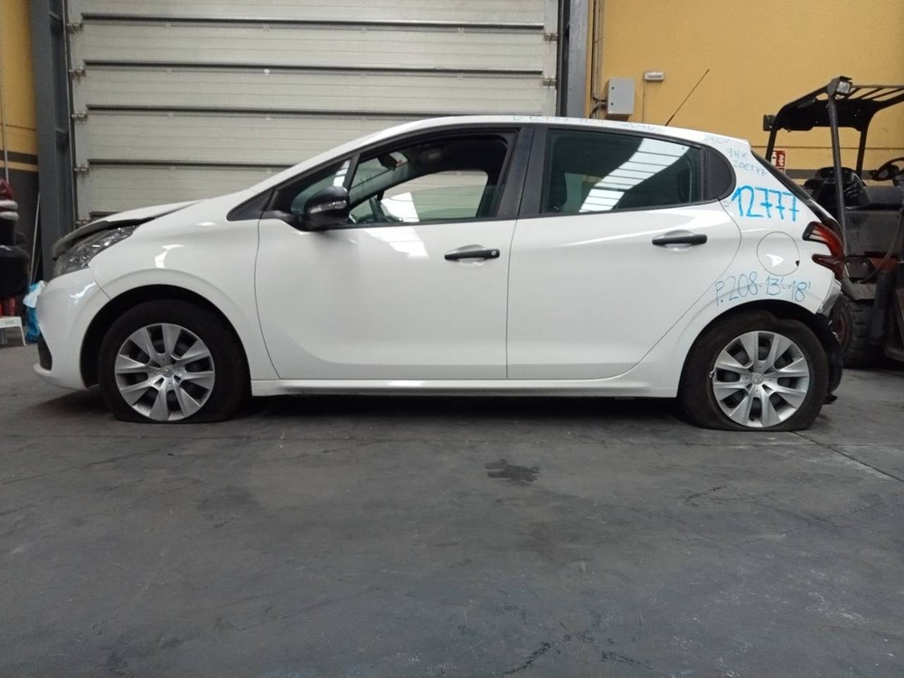 FRONT LEFT ANKLE / 2551136 FOR PEUGEOT 208 ACTIVE