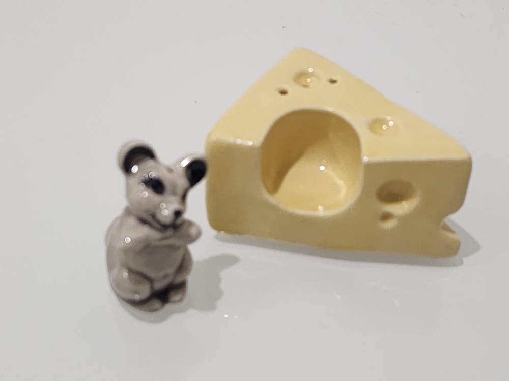 Charming 1950s Ceramic Arts Studio Mouse & Cheese Salt and Pepper Shaker Set