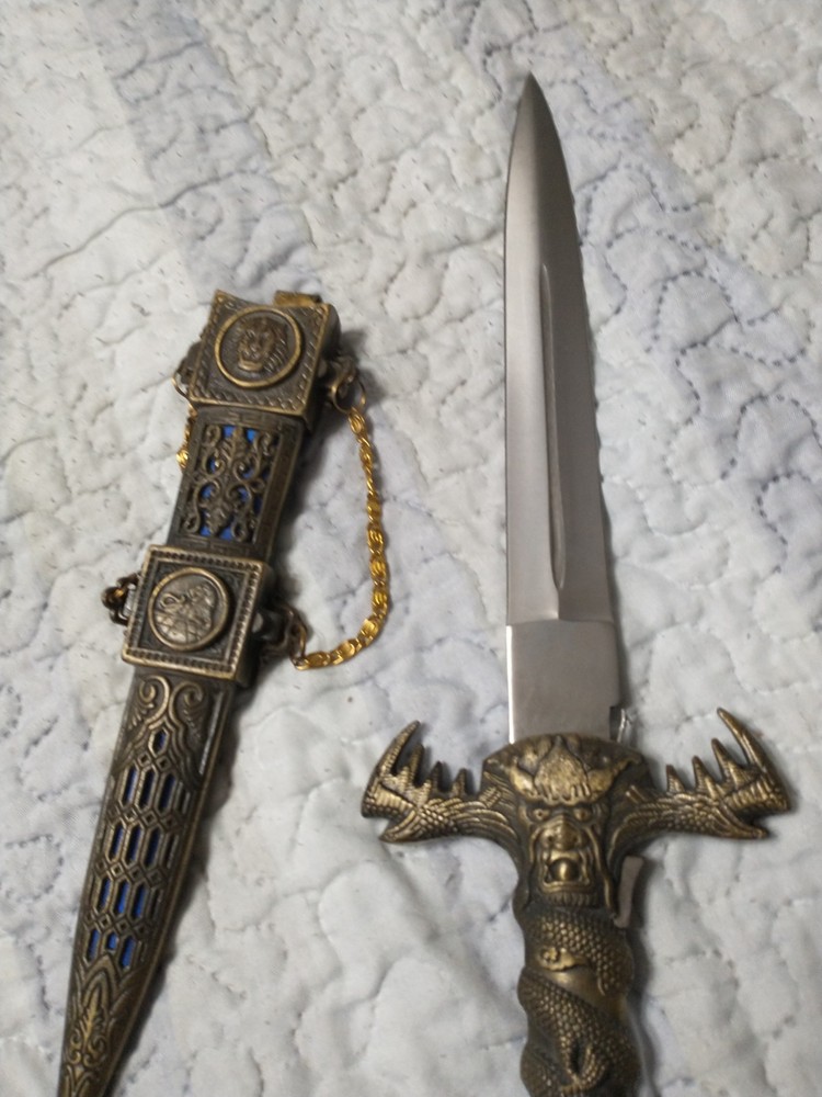 Dagger With Silver And Blue Case 8 In With Locking Case.
