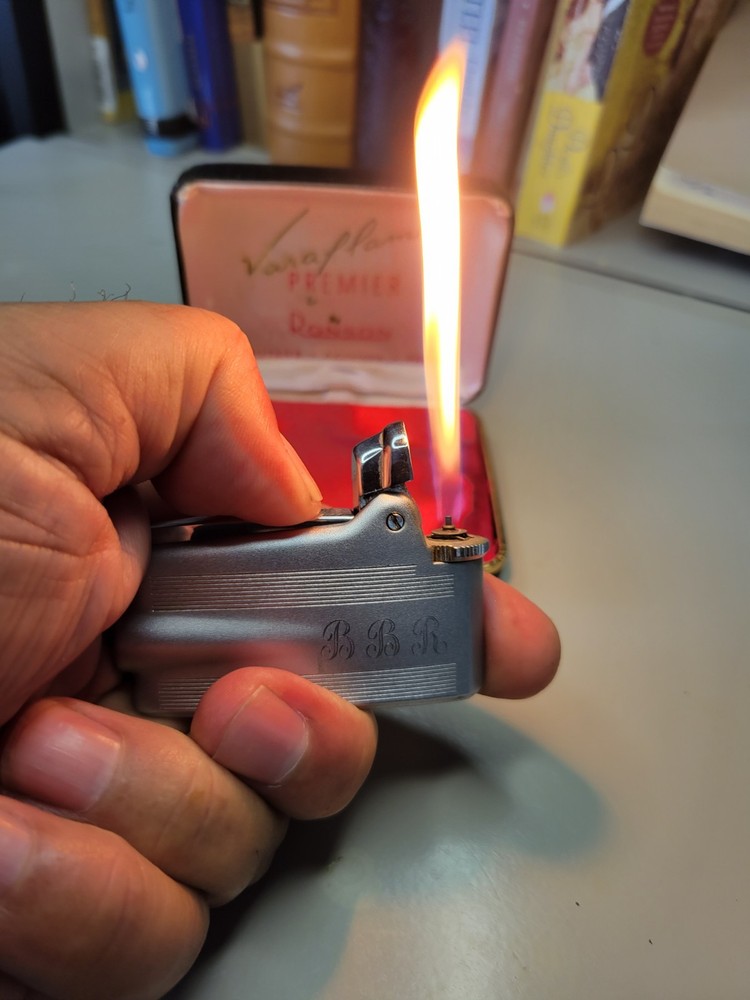 Vintage Ronson Varaflame Premier Lighter With Box (WORKING)