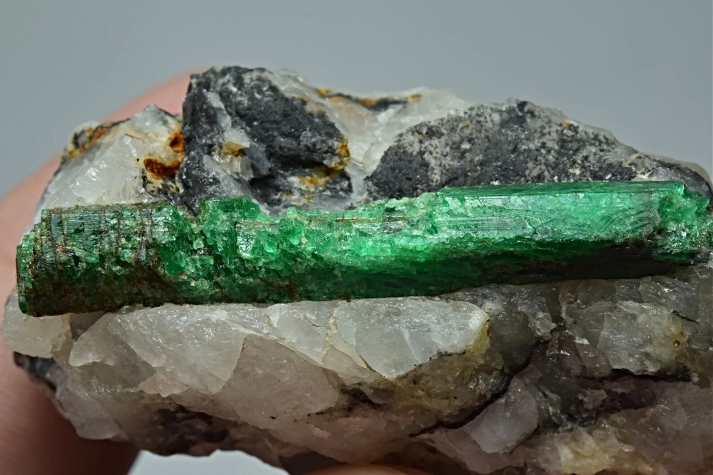 Natural 38mm Long Emerald Crystal On Quartz Matrix 67 Gram