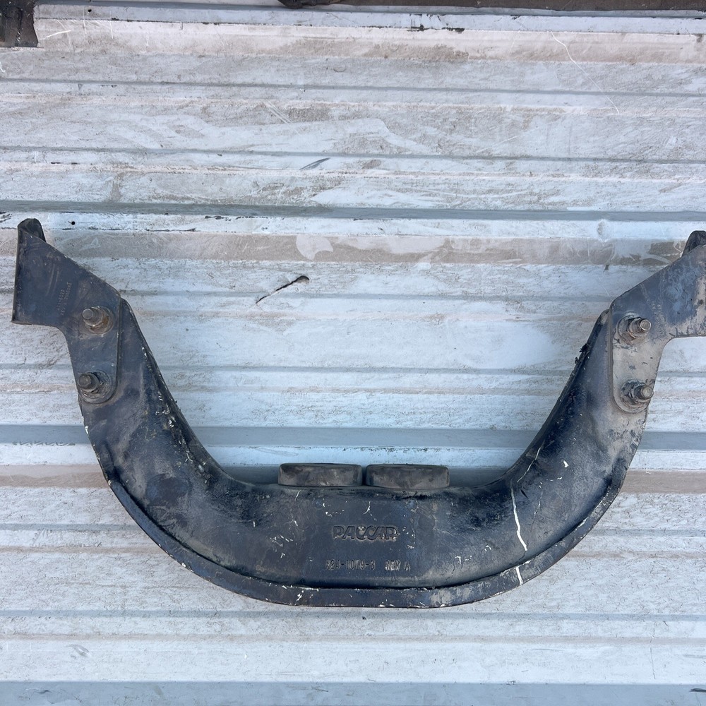 PACCAR   OEM FRONT ENGINE MOUNT  A24-1079-3, Whit 2 Brakes A11-6078