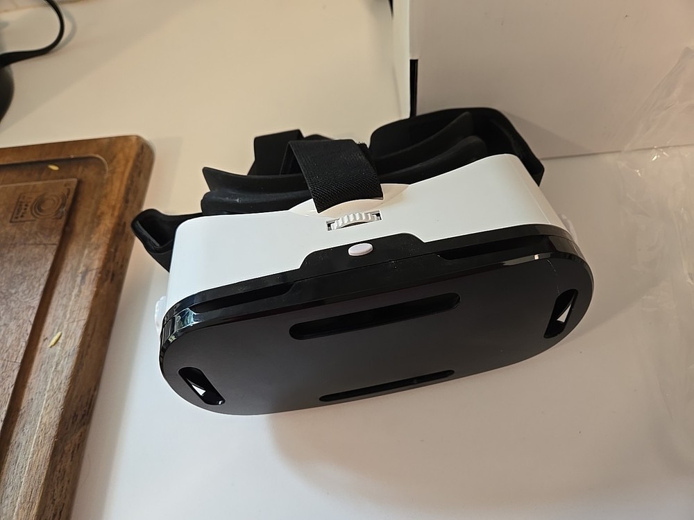 Virtual Reality Headset, White & Black