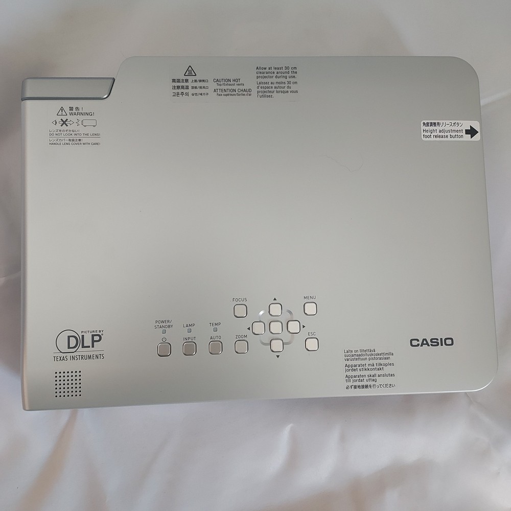 Casio Slim DLP Projector XJ Series w/ Remote, Cables & Case Tested Working