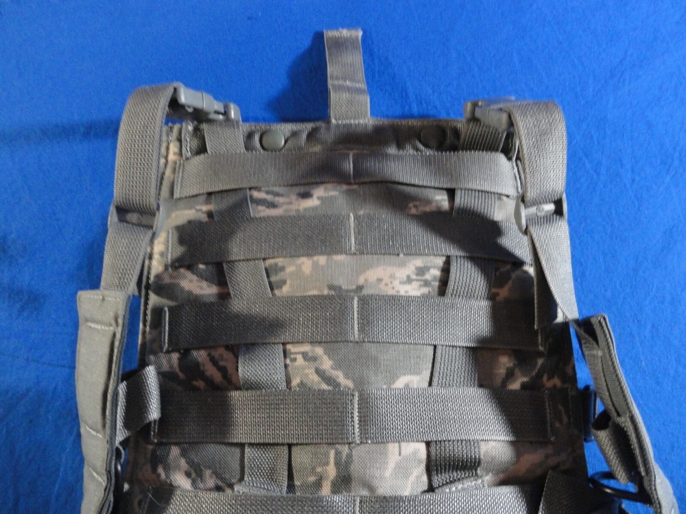 USGI ABU TIGER STRIPE HYDRATION SYSTEM W/ PREMIUM STRAPS WITH 100oz BLADDER