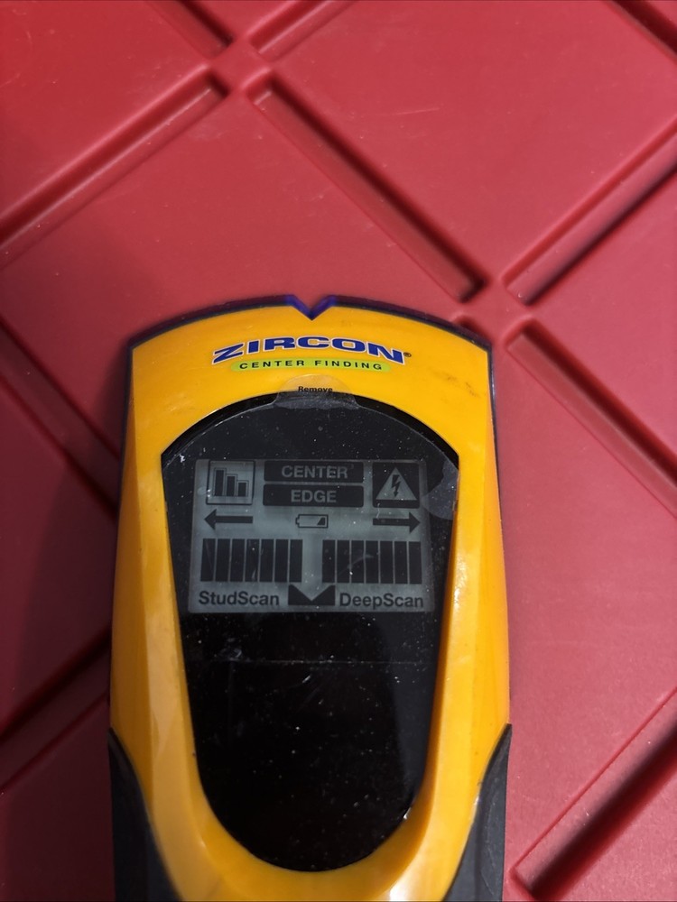 Zircon StudSensor™ L70 OneStep Center-Finding Stud Finder