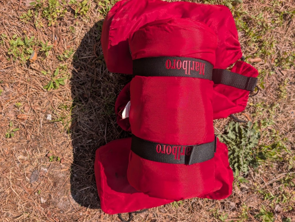 Vintage MARLBORO Unlimited SLEEPING BAG .