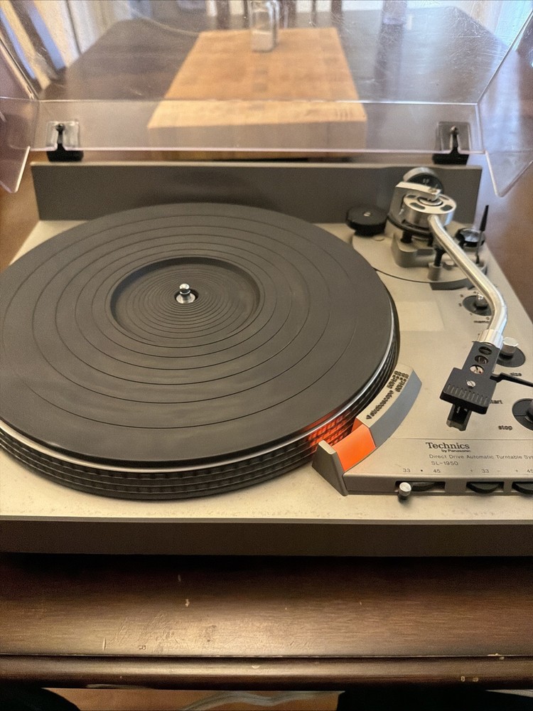 Technics SL-1950 Automatic Direct Drive Turntable Record Player Powers On